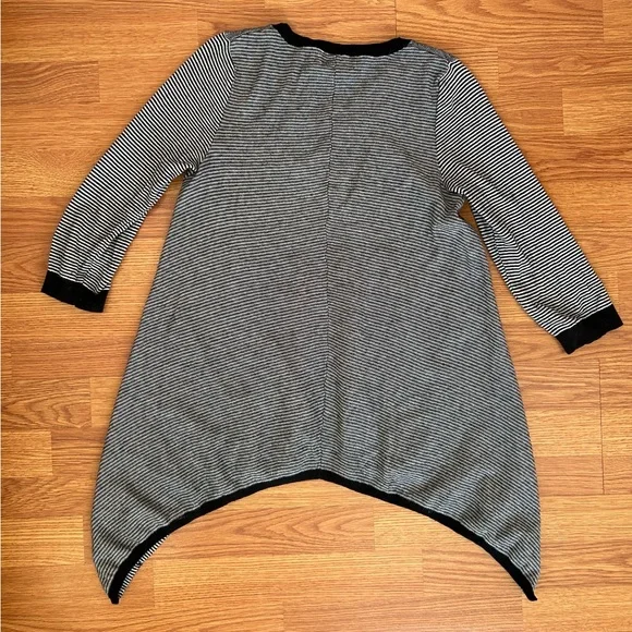 Jessica Simpson Black and White 3/4 Sleeve Maternity Sweater size Small - Picture 6 of 7